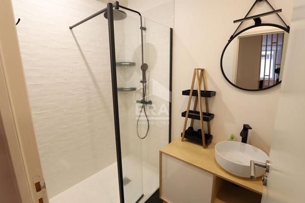SUPERBE T2 AVEC MOBILIER HAUT DE GAMME EN HYPER CENTRE