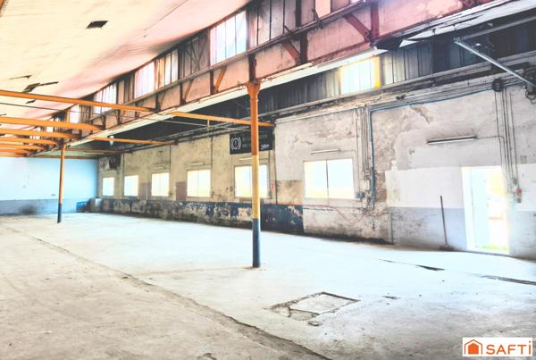 Beau local commercial réhabilité avec 2 bureaux et sanitaires à l'entrée de Poussay venant de Mirecourt