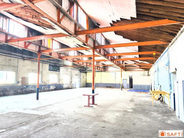 Beau local commercial réhabilité avec 2 bureaux et sanitaires à l'entrée de Poussay venant de Mirecourt