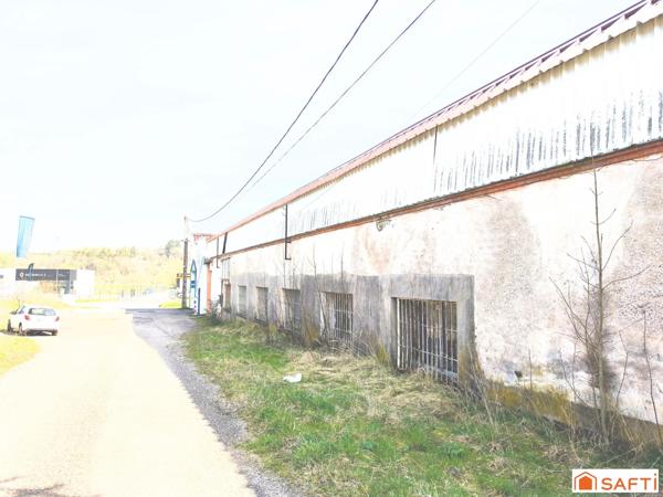 Beau local commercial réhabilité avec 2 bureaux et sanitaires à l'entrée de Poussay venant de Mirecourt