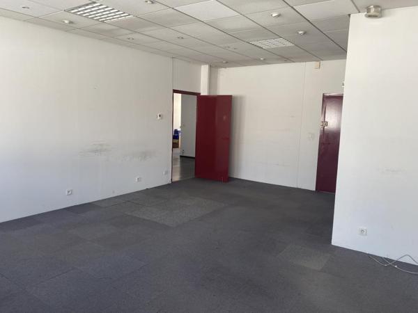 Bureaux à louer – Espace commercial Saint-Marc (face au bowling du Rouergue)