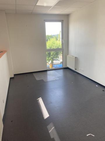 Bureaux à louer – Espace commercial Saint-Marc (face au bowling du Rouergue)