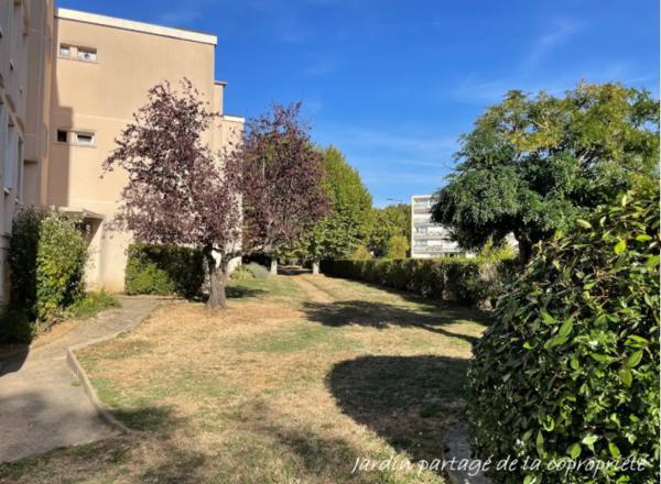 VELIZY QUARTIER MAIRIE - HYPER CENTRE - APPARTEMENT 53m2 - BON ETAT - FAIBLES CHARGES et TAXE FONCIERE - CAVE