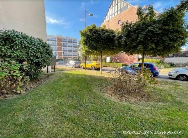 VELIZY QUARTIER MAIRIE - HYPER CENTRE - APPARTEMENT 53m2 - BON ETAT - FAIBLES CHARGES et TAXE FONCIERE - CAVE