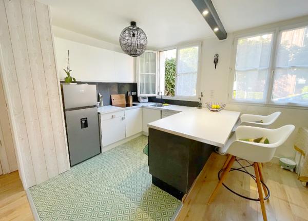 VELIZY QUARTIER MAIRIE - HYPER CENTRE - APPARTEMENT 53m2 - BON ETAT - FAIBLES CHARGES et TAXE FONCIERE - CAVE