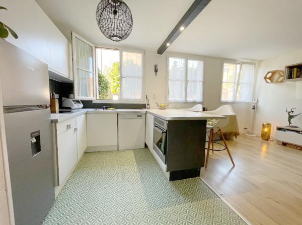 VELIZY QUARTIER MAIRIE - HYPER CENTRE - APPARTEMENT 53m2 - BON ETAT - FAIBLES CHARGES et TAXE FONCIERE - CAVE