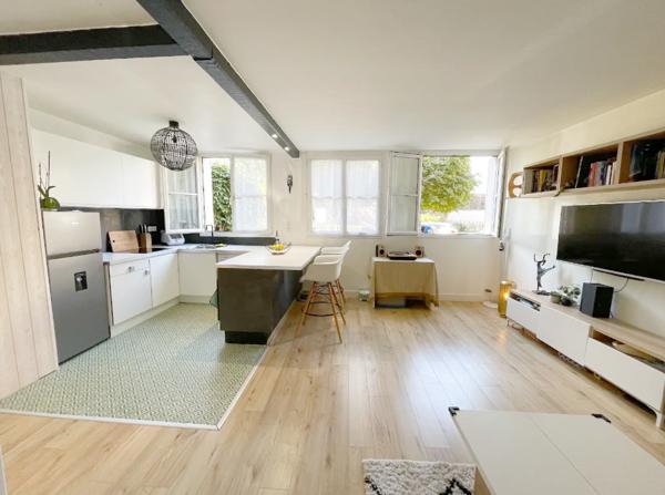 VELIZY QUARTIER MAIRIE - HYPER CENTRE - APPARTEMENT 53m2 - BON ETAT - FAIBLES CHARGES et TAXE FONCIERE - CAVE
