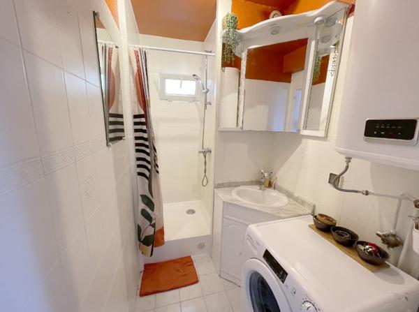 VELIZY QUARTIER MAIRIE - HYPER CENTRE - APPARTEMENT 53m2 - BON ETAT - FAIBLES CHARGES et TAXE FONCIERE - CAVE