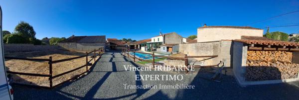 Saintes (17100) Saintongeaise avec Piscine, Ecurie, Dépendances et Prés