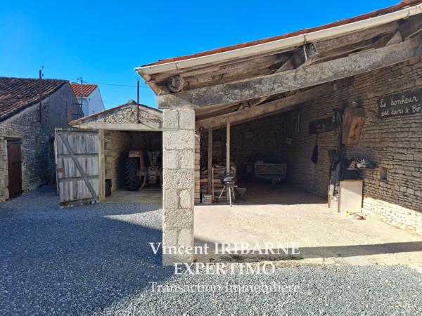 Saintes (17100) Saintongeaise avec Piscine, Ecurie, Dépendances et Prés