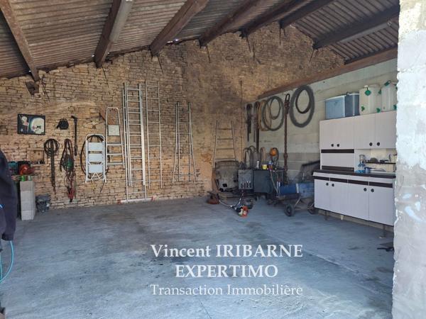 Saintes (17100) Saintongeaise avec Piscine, Ecurie, Dépendances et Prés