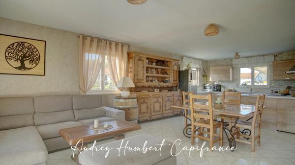 Maison à vendre plain-pied - grand séjour - cuisine récente - 3 chambres - véranda - terrasse - proche de VIGNEULLES LES HATTONCHATE (55)