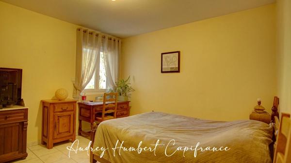 Maison à vendre plain-pied - grand séjour - cuisine récente - 3 chambres - véranda - terrasse - proche de VIGNEULLES LES HATTONCHATE (55)