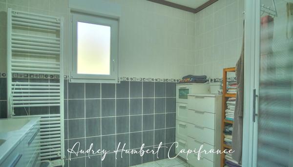 Maison à vendre plain-pied - grand séjour - cuisine récente - 3 chambres - véranda - terrasse - proche de VIGNEULLES LES HATTONCHATE (55)