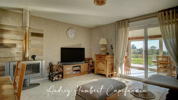 Maison à vendre plain-pied - grand séjour - cuisine récente - 3 chambres - véranda - terrasse - proche de VIGNEULLES LES HATTONCHATE (55)