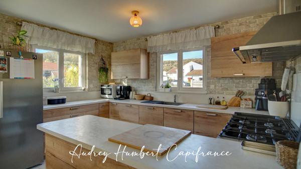 Maison à vendre plain-pied - grand séjour - cuisine récente - 3 chambres - véranda - terrasse - proche de VIGNEULLES LES HATTONCHATE (55)