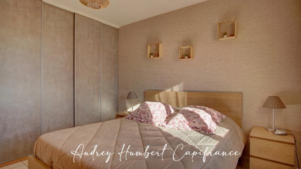 Maison à vendre plain-pied - grand séjour - cuisine récente - 3 chambres - véranda - terrasse - proche de VIGNEULLES LES HATTONCHATE (55)