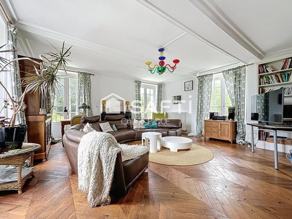 Grande demeure de caractère avec piscine