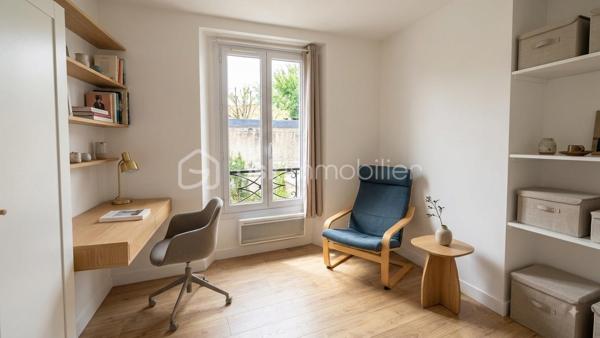 Découvrez cet appartement de 50 m2 pondéré situé dans un immeuble emblématique des années 1930, offrant un cadre de vie agréable et urbain  (62 m² au sol et 38 m² carre). 
À proximité immédiate des commodités et des transports, ce bien est idéal pour les citadins en quête de confort.

Composé de 3/4 pièces, il se situe au 1er étage d’un immeuble de 2 niveaux. Profitez de sa petite terrasse pour vous détendre en extérieur adossée à un abri de jardin pour plus de rangement..

Pompe à chaleur réversible : chaud / froid.

Parfaitement entretenu, cet appartement complètement modernisé de caractère bénéficie d’une belle hauteur sous plafond offrant un charme authentique. En copropriété, les charges annuelles s’élèvent à 200€. 
Le coût du chauffage est estimé entre 790€ et 1100€.

 Ne manquez pas cette opportunité rare en centre-ville GARE MONTREUIL ! 

Contactez MARTIN FABRICE pour une visite.