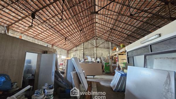 Local 329 m² à Coarraze 64800