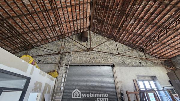 Local 329 m² à Coarraze 64800