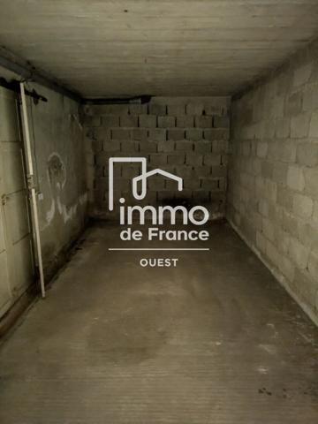 a louer proche place de la Vendée  box  fermé  La Roche Sur Yon en sous sol
