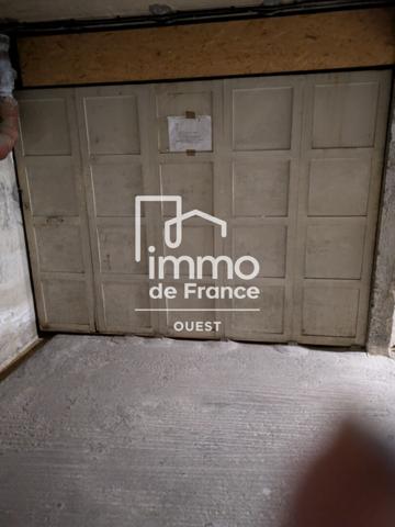 a louer proche place de la Vendée  box  fermé  La Roche Sur Yon en sous sol