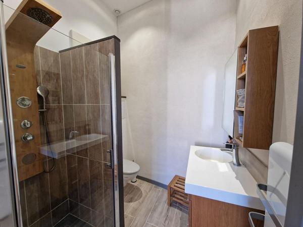 MAISON DE  MAITRE avec COUR intérieure et TERRAIN