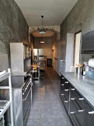 MAISON DE  MAITRE avec COUR intérieure et TERRAIN