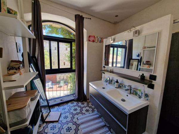 MAISON DE  MAITRE avec COUR intérieure et TERRAIN