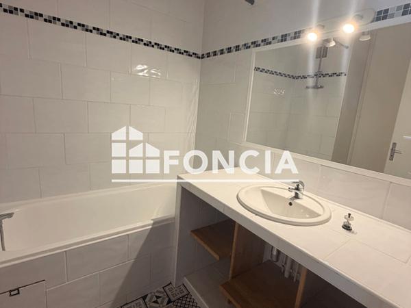 Location Appartement 3 pièces 69.7 m² - RUE ROBESPIERRE Talence 33400