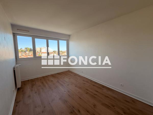 Location Appartement 3 pièces 69.7 m² - RUE ROBESPIERRE Talence 33400