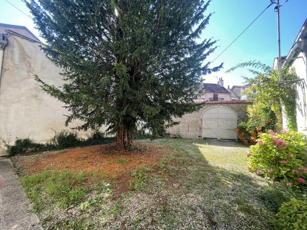 BELLE DEMEURE DANS MONTBARD