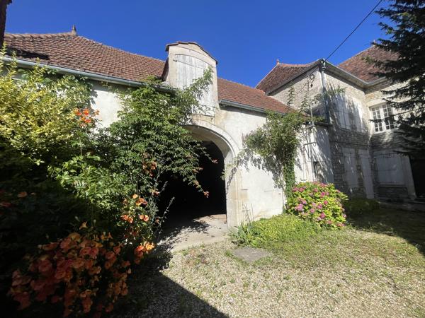 BELLE DEMEURE DANS MONTBARD