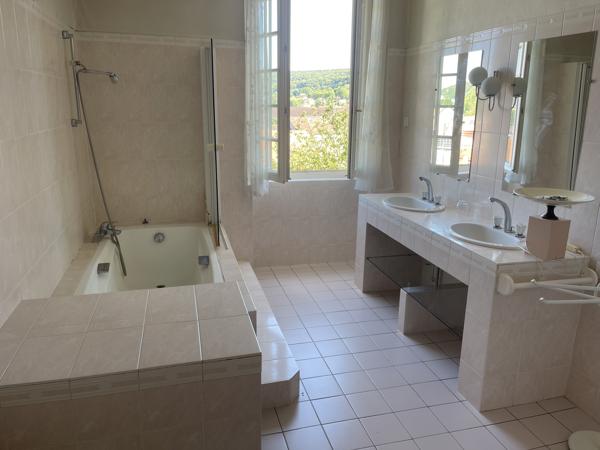BELLE DEMEURE DANS MONTBARD