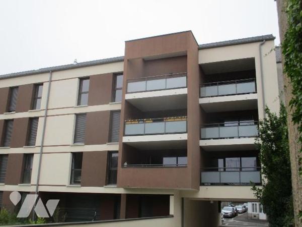 Résidence récente, avec ascenseur, première occupation,
Au 3ème étage : APPARTEMENT comprenant...