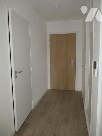 Résidence récente, avec ascenseur, première occupation,
Au 3ème étage : APPARTEMENT comprenant...