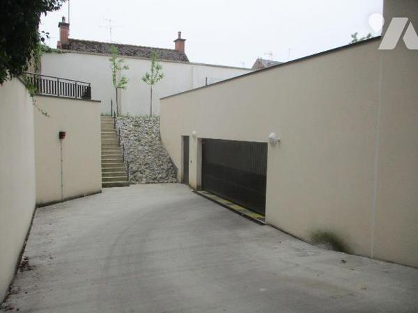 Résidence récente, avec ascenseur, première occupation,
Au 3ème étage : APPARTEMENT comprenant...