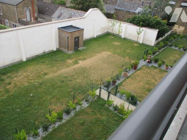 Résidence récente, avec ascenseur, première occupation,
Au 3ème étage : APPARTEMENT comprenant...