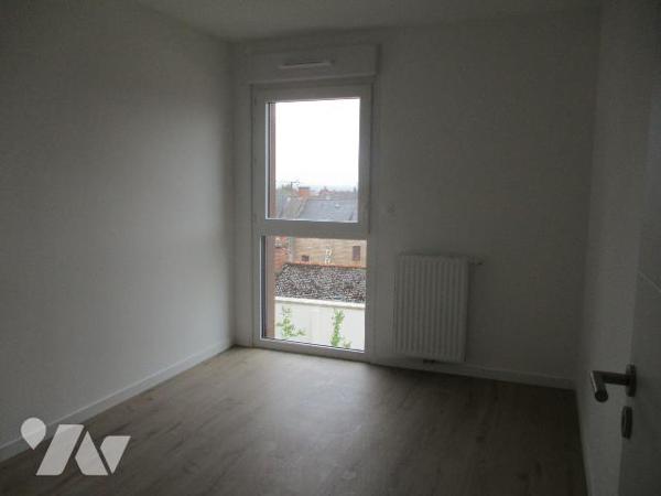 Résidence récente, avec ascenseur, première occupation,
Au 3ème étage : APPARTEMENT comprenant...