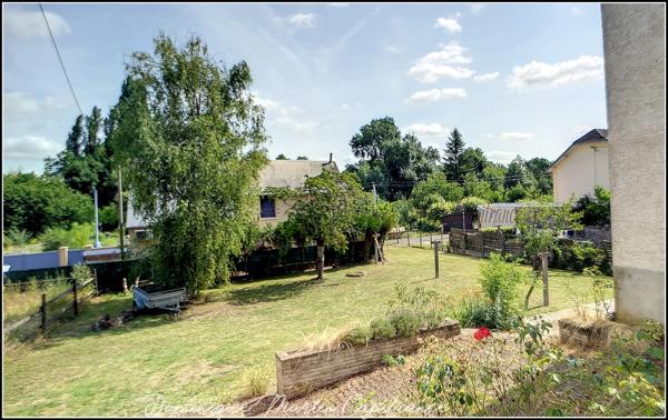 Dpt Sarthe (72), à vendre LA CHARTRE SUR LE LOIR maison P6 de 132,48 m² - Terrain de 629,00 m² - cave-balcon- terasse
