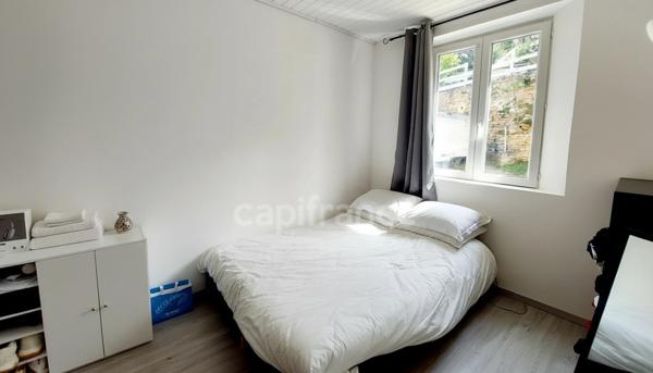 Ensemble immobilier 185m², 3 habitations indépendantes, grange, garage, love room, bonne rentabilité financière.