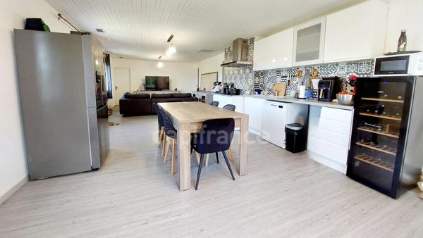 Ensemble immobilier 185m², 3 habitations indépendantes, grange, garage, love room, bonne rentabilité financière.