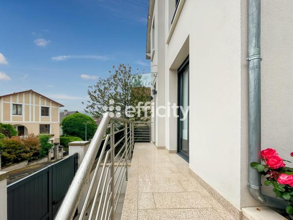 Maison
         7 pièces
        - 150 m² 795 000 € *