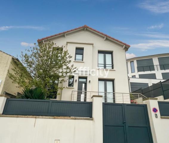 Maison
         7 pièces
        - 150 m² 795 000 € *