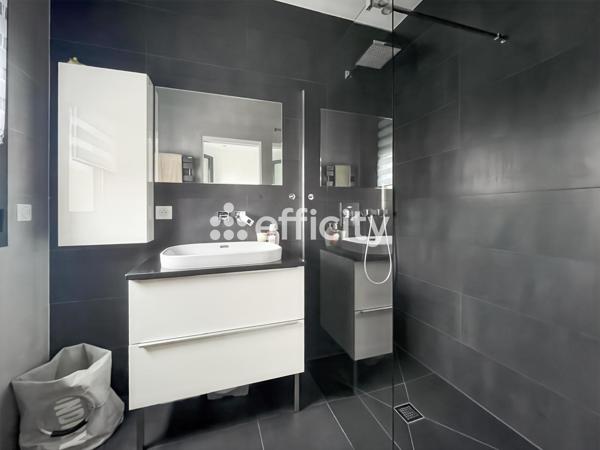 Maison
         7 pièces
        - 150 m² 795 000 € *