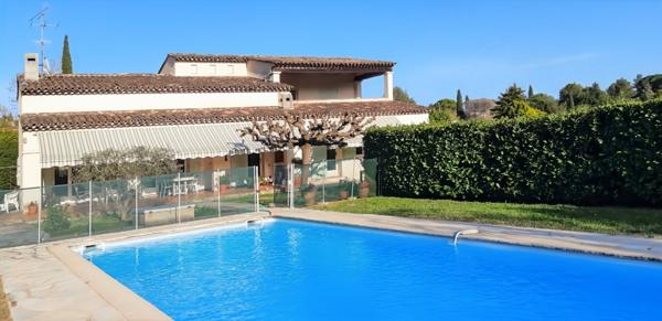 Peymeinade centre ; Superbe villa de 227m² quartier résidentiel