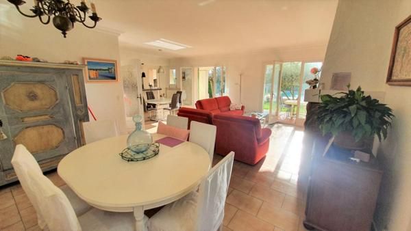 Peymeinade centre ; Superbe villa de 227m² quartier résidentiel