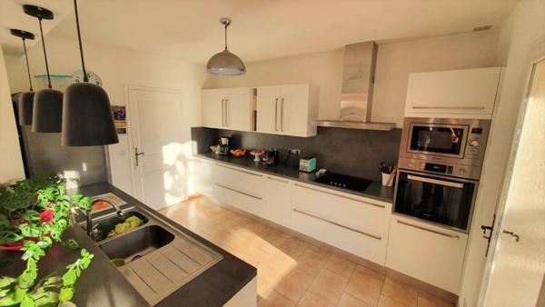 Peymeinade centre ; Superbe villa de 227m² quartier résidentiel