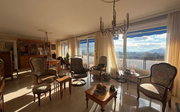 Appartement à vendre    5 pièces • 138,83 m2 Saint-Égrève